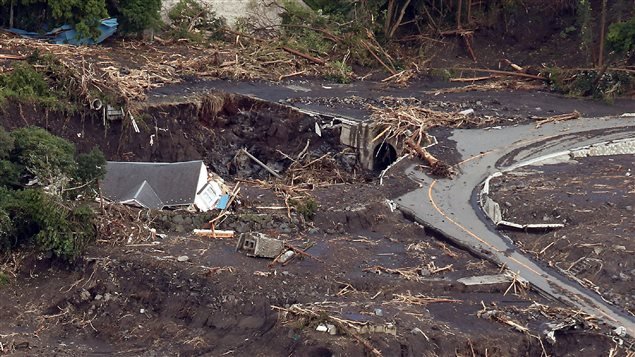 Las lluvias torrenciales provocadas por el tifón Wipha provocaron deslizamientos de tierra. 