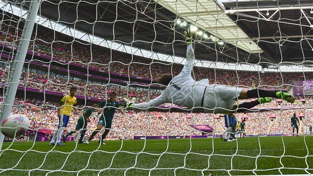 América latina se mueve al ritmo del fútbol al conocerse, ayer, los nombres de las selecciones que obtuvieron su clasificación directa a la Copa  Mundial de Brasil 2014.      