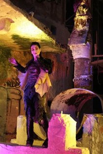 Expresiones, luces, colores, escenas, diálogos, sentimientos, razones y locuras, todo en un solo sitio: el teatro.