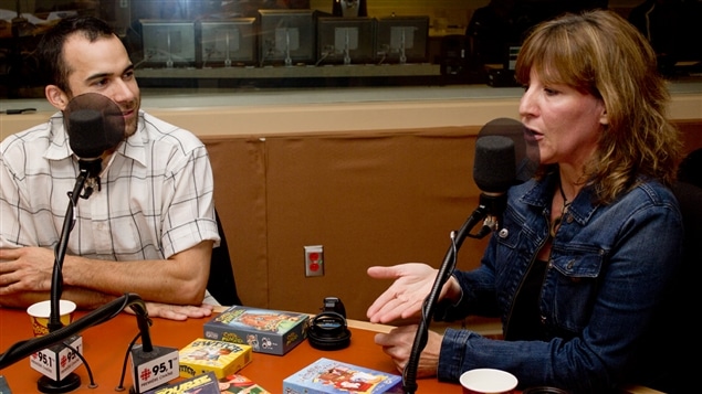Christian Lemay, fondateur des éditions Le scorpion masqué, et Catherine Goldschmidt, présidente des Trois Lys. Devant eux : quelques jeux parus aux éditions Le scorpion masqué. Christian Lemay, fondateur des éditions Le scorpion masqué, et Catherine Goldschmidt, présidente des Trois Lys. Devant eux : quelques jeux parus aux éditions Le scorpion masqué.