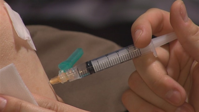 Les campagnes de vaccination annuelle contre la grippe ont lieu en ce moment partout au Canada.