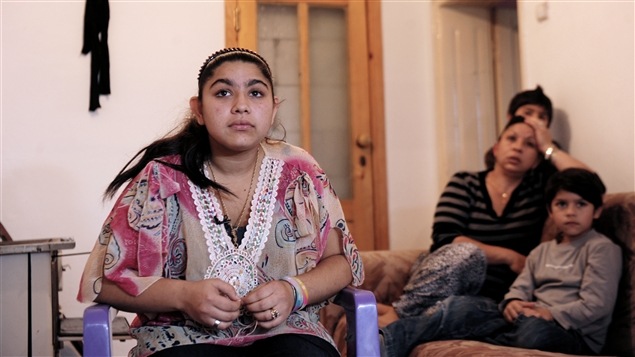 Leonarda Dibrani, 15 ans, et sa famille ont été expulsés de France pour y être entrés illégalement. La jeune fille a été arrêtée alors qu'elle participait à une sortie scolaire. Leonarda Dibrani, 15 ans, et sa famille ont été expulsés de France pour y être entrés illégalement. La jeune fille a été arrêtée alors qu'elle participait à une sortie scolaire.