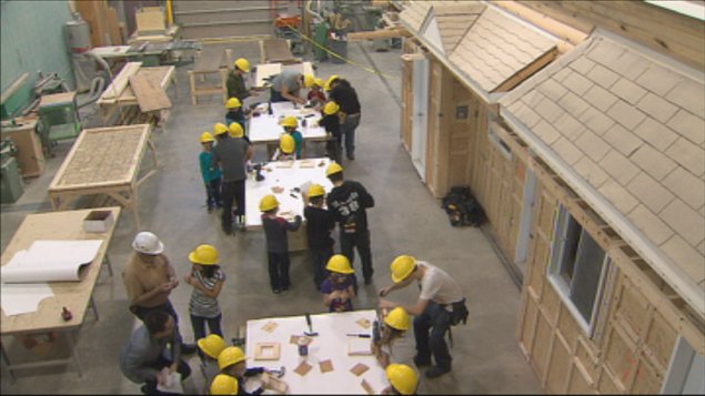 L’aide financière du gouvernement fédéral permettra de soutenir la compagnie Trade Winds to Success Training Society en ce qui concerne la location, la rénovation et l’installation d’un local de formation supplémentaire à Edmonton et à Calgary, l’extension des services d’entreprise à Bonnyville ainsi que le lancement d’un nouveau plan pour inciter d’autres partenaires à soutenir la formation des autochtones.