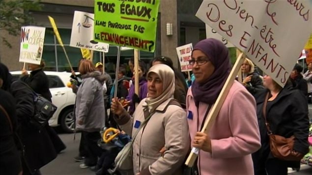 Manifestation des garderies privées contre la Charte des valeurs dans les rues de Montréal