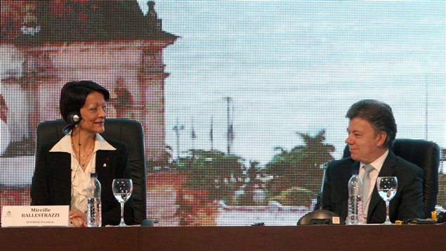 El presidente de Colombia, Juan Manuel Santos, con la presidenta de Interpol, la francesa Mireille Ballestrazzi durante la ceremonia de apertura de la Asamblea 82 de la Interpol en Centro de Convenciones de Cartagena de Indias. 