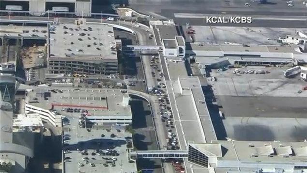 Aeropuerto de Los Ángeles, Estados Unidos. Imágenes de la televisión local.