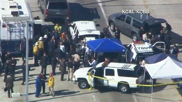 "Intervención táctica" en el aeropuerto internacional de Los Ángeles, California, Estados Unidos. Imágenes difundidas por los medios locales de televisión.  