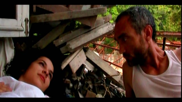Imágenes del cortometraje "Amanecer". A la derecha el actor cubano, ahora residente en Canadá, Armando Valdés. El amor de una mujer lo trajo a las tierras canadienses.  