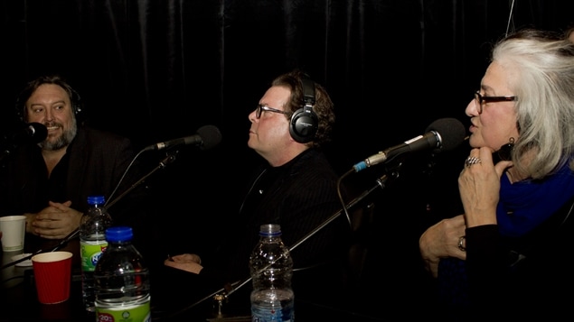 Les auteurs Bryan Perro, Douglas Kennedy et Marie Laberge en pleine discussion. Les auteurs Bryan Perro, Douglas Kennedy et Marie Laberge en pleine discussion.