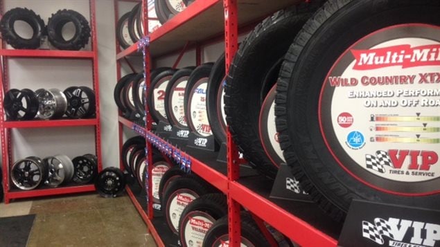 Le magasin de pneus VIP Tires, à Madawaska, au Maine. L’Association canadienne des détaillants de pneus du Canada s’attend à ce qu’une quantité appréciable de Canadiens aillent aux États-Unis pour acheter leurs pneus d’hiver cette année.
