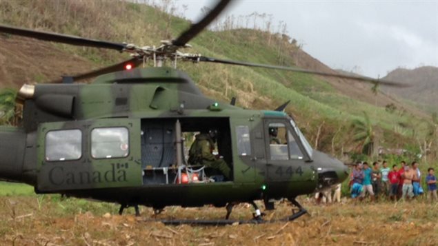 Un hélicoptère des Forces canadiennes déployé aux Philippines