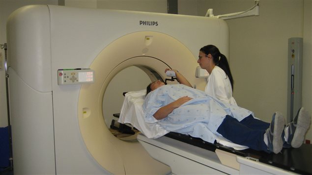 Appareil de radiologie utilisé pour faire un diagnostic