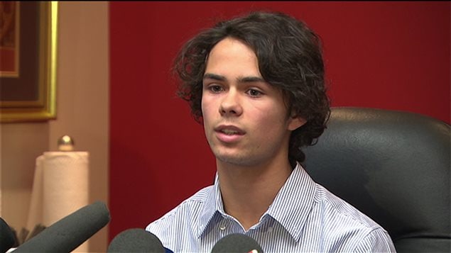 Alexis Turcotte a subi un traumatisme crânien et plusieurs blessures au dos. Selon l'avocat de la famille Turcotte, Jean-Pierre Ménard, le jeune garçon conserve d'importantes séquelles qui affectent sa vie. Et voilà pourquoi ils réclament 370 000 $ en dommages et intérêts contre le présumé agresseur, la mère de celui-ci et les organisations de hockey mineur responsables de l'encadrement des joueurs.