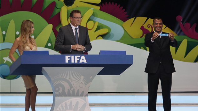El ex mundialista brasileño Cafu, durante el sorteo de la FIFA para conformar los grupos del Mundial de Brasil 2014.