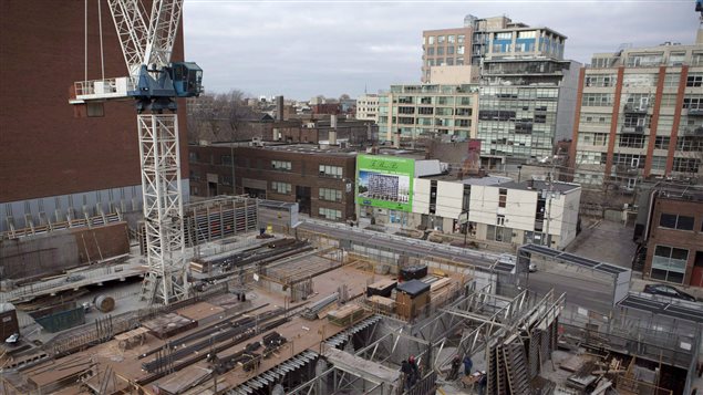 Construction de condos à Toronto.