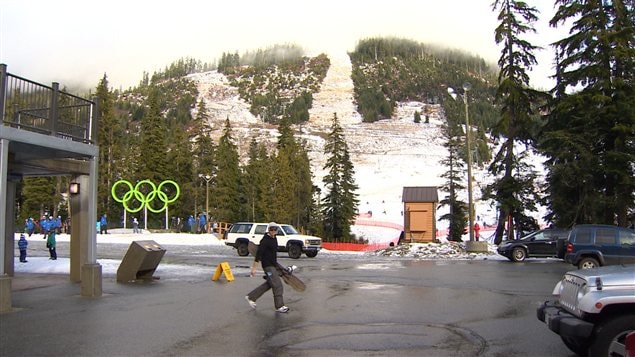 الثلوج شحيحة في مركز "سايبرس ماونتين" (Cypress Mountain) للتزلج شمال فانكوفر