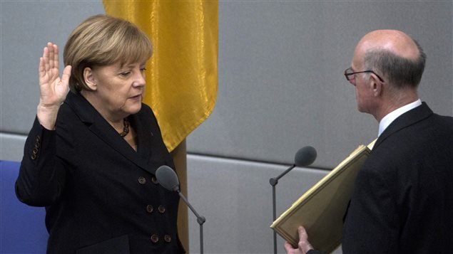 Angela Merkel presta juramento este miércoles 17 de diciembre 2013.