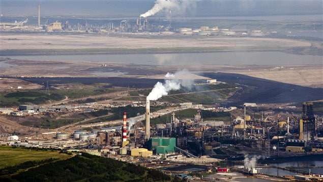 Site d'exploitation des sables bitumineux près de Fort McMurray, en Alberta.