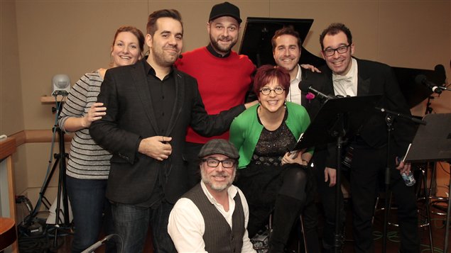 La famille des Bronzée et leurs invités : Sophie Traversy, Jean-Sébastien Girard, Pierre Lapointe, Christian Bégin, Chantal Lamarre, Philippe Cipriani et Frédéric Lambert La famille des Bronzée et leurs invités : Sophie Traversy, Jean-Sébastien Girard, Pierre Lapointe, Christian Bégin, Chantal Lamarre, Philippe Cipriani et Frédéric Lambert