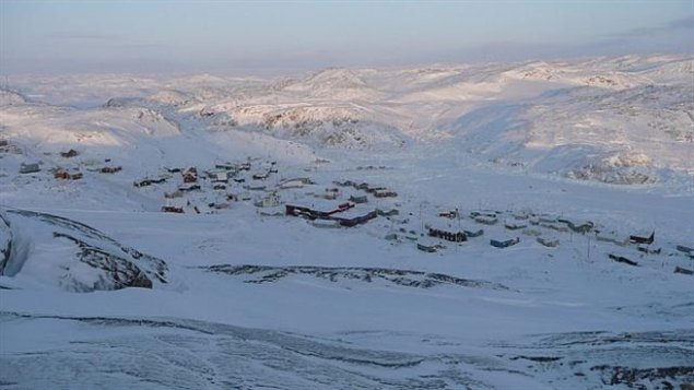  Le hameau de Kimmirut au Nunavut, en hiver