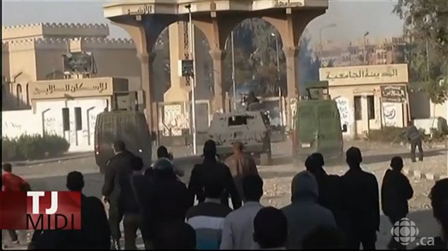 Enfrentamientos entre manifestantes y policías en Egipto. 