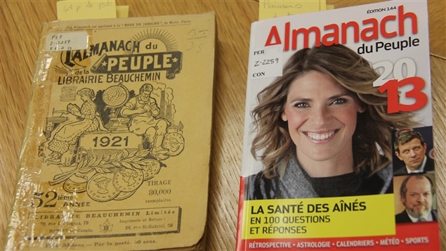 Deux éditions de <i>L'almanach du peuple</i>. Deux éditions de <i>L'almanach du peuple</i>.