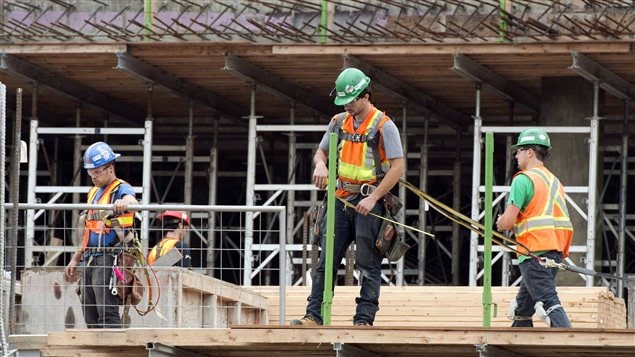 Des travailleurs de la construction à Montréal.
