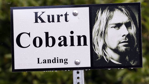 Enseigne placée à l'entrée du par Kurt Cobain, à Aberdeen, dans l'État de Washington. Enseigne placée à l'entrée du par Kurt Cobain, à Aberdeen, dans l'État de Washington.