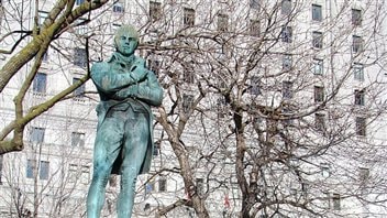 Statue of Burns in the heart of Montreal 
