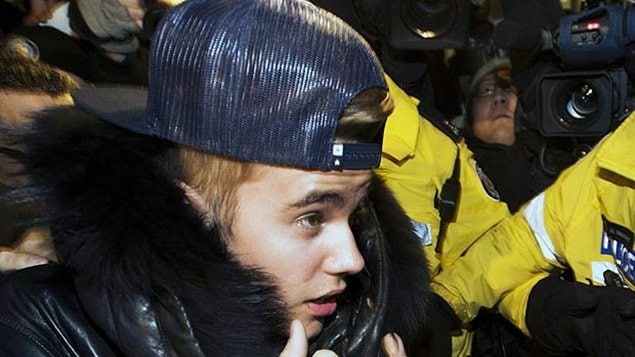 Le chanteur Justin Bieber lorsqu'il s'est livré aux policiers.