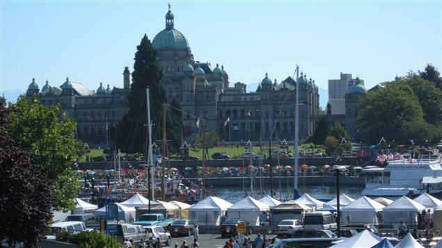 De belles histoires vécues en textes et vidéos : émouvant ! - Page 7 140130_9360p_parlement_victoria_cb_sn635