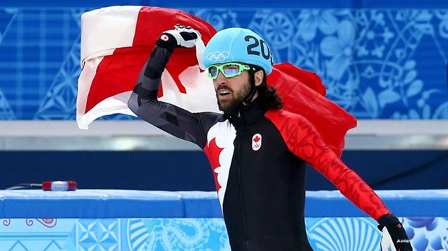 El medallista de oro olímpico, Charles Hamelin, campeón en 1500 metros pista corta.
