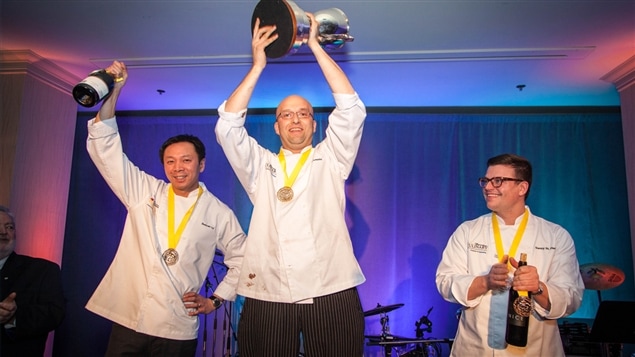 Les chefs Duncan Ly, Lorenzo Loseto et Danny St Pierre lors de l'événement culinaire Des chefs en or, à Kelowna, le 9 février 2014. Les chefs Duncan Ly, Lorenzo Loseto et Danny St Pierre lors de l'événement culinaire Des chefs en or, à Kelowna, le 9 février 2014.