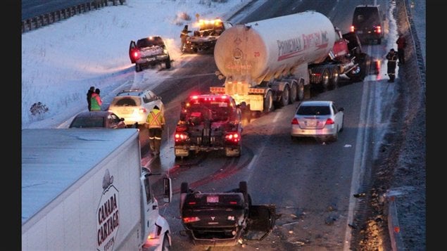 Au moins un camion lourd a été impliqué dans l’accident sur l’autoroute 403.
