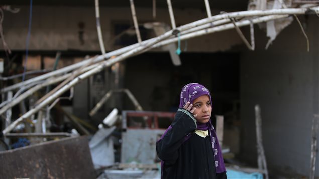 فتاة بين حطام ناجم عن تفجير شرق بغداد