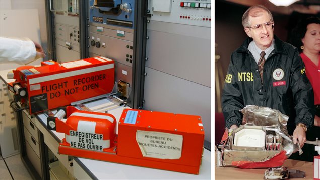 Deux boîtes noires à l'aéroport Paris-Le Bourget et boîte noire retrouvée en 1996 après un accident d'avion près de Long Island, dans l'État de New York Deux boîtes noires à l'aéroport Paris-Le Bourget et boîte noire retrouvée en 1996 après un accident d'avion près de Long Island, dans l'État de New York