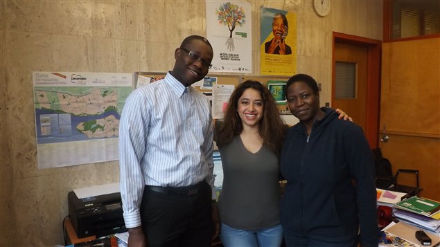 Saliou Coundoul, de Chafric; Adriana Hernández, de la Mesa intercultural y Annie Kouami, del Centro de Mujeres de Verdun.