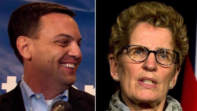 Le chef conservateur Tim Hudak et la première ministre libérale de l'Ontario Kathleen Wynne.
