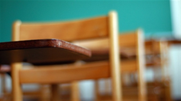 Depuis septembre 2015, 90 classes de 3e secondaire pourront tester le nouveau cours d'histoire intitulé «Histoire du Québec et du Canada». Depuis septembre 2015, 90 classes de 3e secondaire pourront tester le nouveau cours d'histoire intitulé «Histoire du Québec et du Canada».
