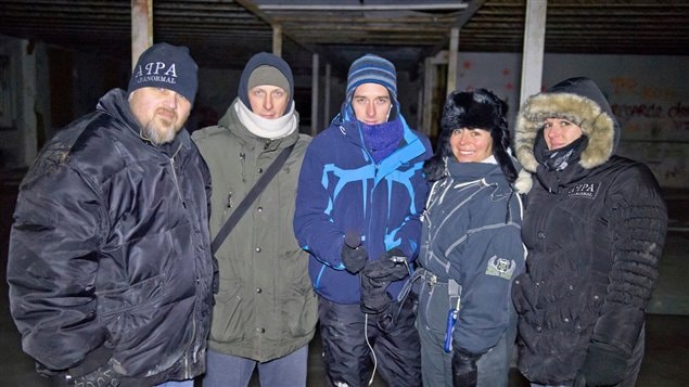 Jocelyn Lebeau (au centre) avec des membres de l'équipe d’APPA Paranormal Jocelyn Lebeau (au centre) avec des membres de l'équipe d’APPA Paranormal