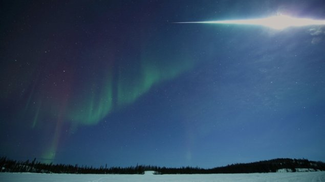  Yuichi Takasaka a pris cette photo de l'explosion de la météorite dans le ciel de Yellowknife dans les TNO vers 2h00 du matin, le jeudi 4 mars près de Vee Lake lors d'une observation d'aurores boréales.
