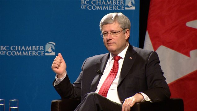 Le premier ministre du Canada Stephen Harper présente les avantages du libre-échange avec la Corée du Sud aux membres de la Chambre de commerce de la C.-B. mercredi à Vancouver.