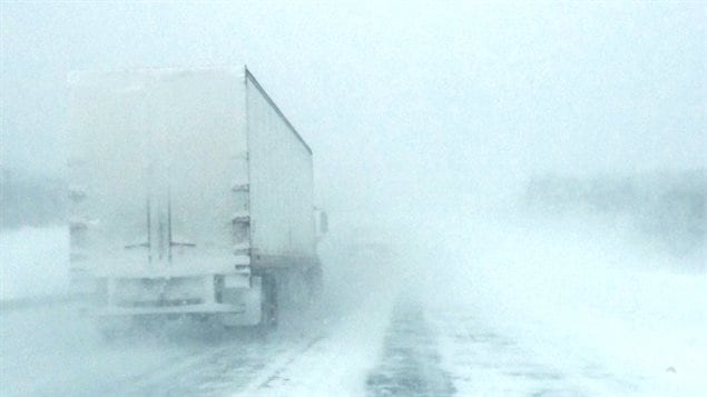 عاصفة ثلجية قرب بلدة بيرث-أندوفر في غرب مقاطعة نيوبرونزويك يوم الخميس الفائت