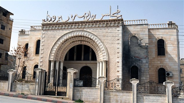 مبنى بلدية يبرود في غرب سوريا أمس بعد سيطرة القوات الحكومية السورية ومقاتلي تنظيم  "حزب الله" اللبناني على المدينة