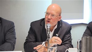 Les employés municipaux exigent la négociation