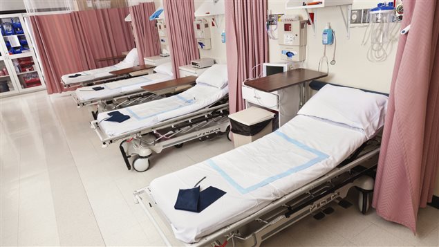 Des lits d'hôpital