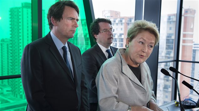 Pauline Marois con Pierre Karl Péladeau y Bernard Drainville.