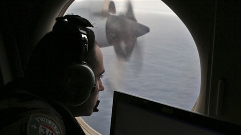 Disparu depuis le 8 mars 2014, le vol MH370 de la Malaysia Airlines s'est abîmé dans le sud de l'océan Indien L'annonce a été faite hier par  le premier ministre de la Malaisie. Toutefois, l'enquête s'annonce ardue. Pour le moment, les recherches ont été suspendues.