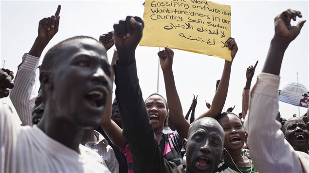 Sudaneses del sur partidarios del presidente Salva Kiir, manifestando el 10 de marzo pasado. 