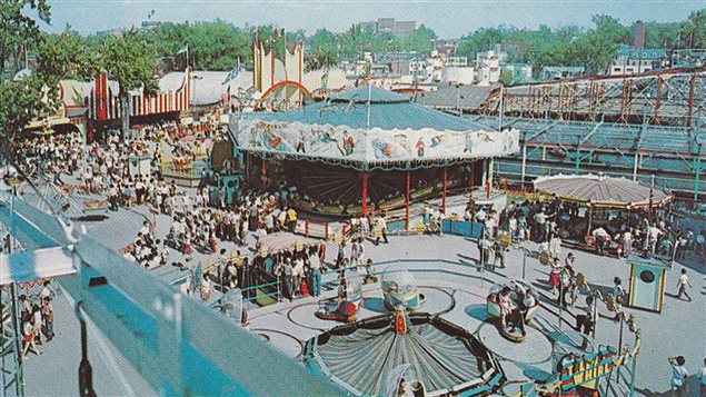 Vielle carte postale illustrant le parc Belmont de Cartierville (1923-1983), sur l'île de Montréal. Vielle carte postale illustrant le parc Belmont de Cartierville (1923-1983), sur l'île de Montréal.